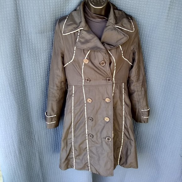 Large Burberry Long Black Button Up Trench Coat - Picture 2 of 13